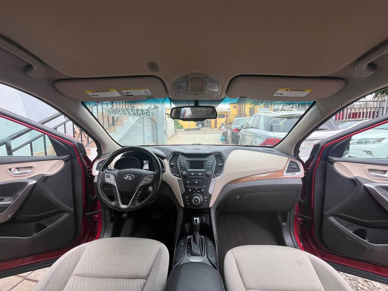 A picture of Hyundai SantaFe 2014