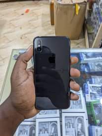 A picture of Samsung j6 32