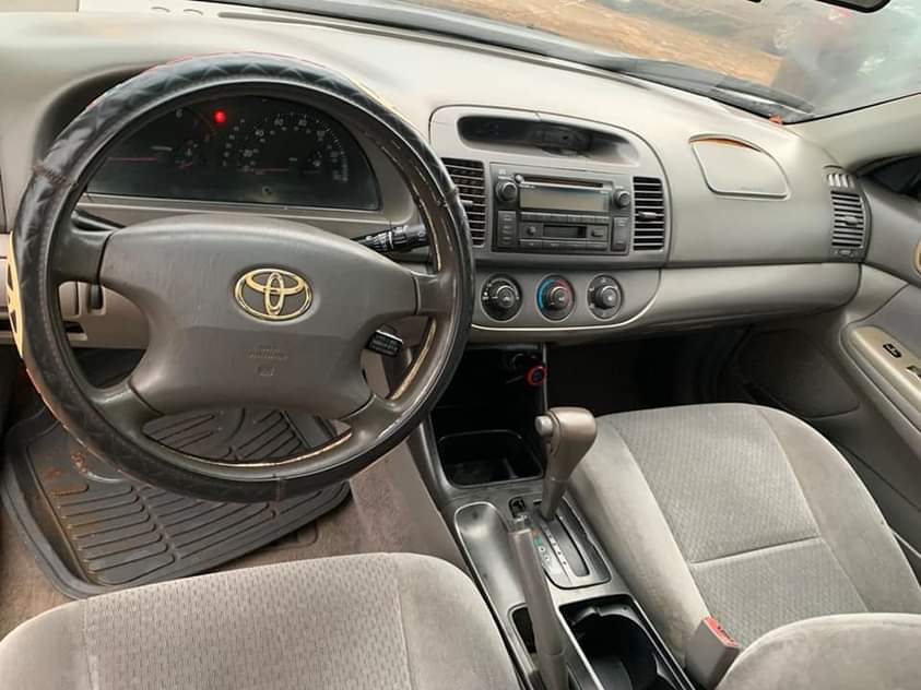 A picture of Toyota camry Le 2004