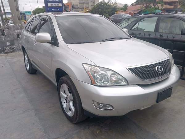 A picture of New Entry Foreign Used Lexus Rx330 2005 model with Panoramic