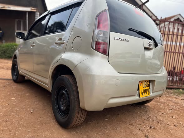 A picture of 2005 Toyota passo