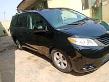A picture of Toyota sienna 2014 model