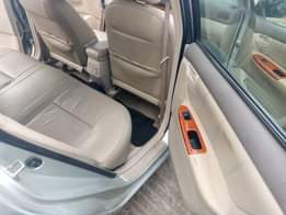 A picture of Leather seats Automatic transmission 4 Cylinder Alloy rims Power windows