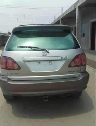 A picture of 202 Lexus RX300