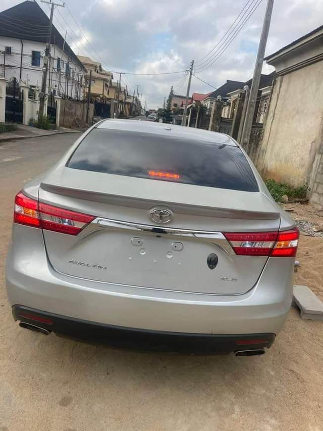 A picture of EXTREMELY CLEAN FIRST BODY AVALLON 2013 XLE REG 2021 FIRST