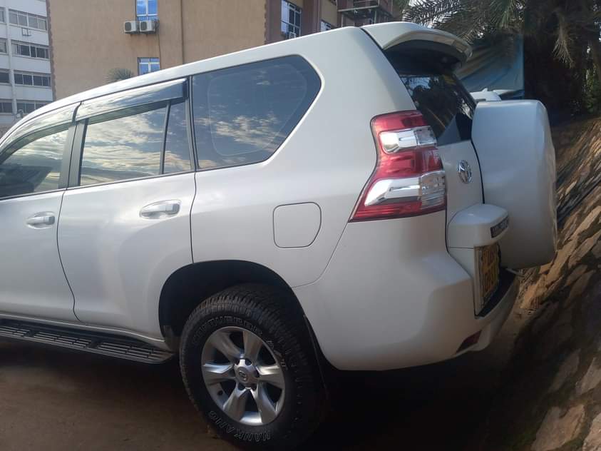 A picture of TOYOTA LAND CRUISER