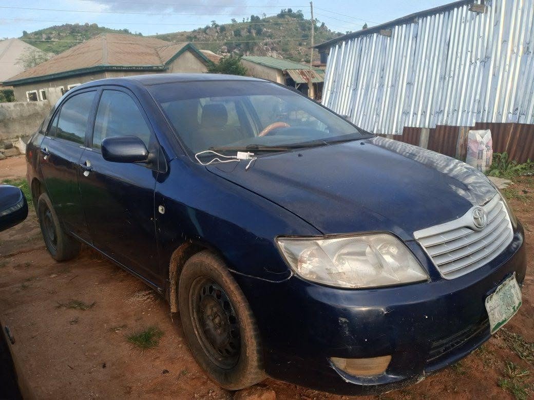 A picture of 2005 Toyota Corolla bank type