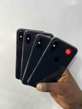A picture of Iphone and Samsung