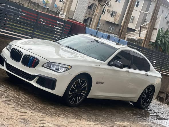 A picture of DISTRESS FOREIGN BMW 7 SERIES 2010