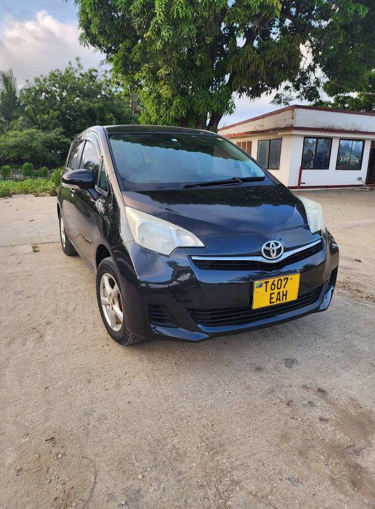 A picture of Toyota Ractis new model