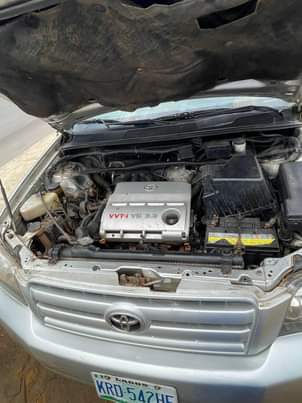 A picture of Toyota Highlander 06