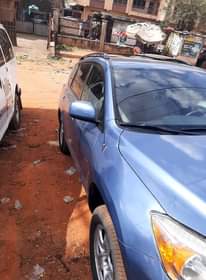 A picture of Toyota Rav4 08 model 3 row seat Everything is working