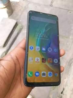 A picture of Nauza Tecno camon 15 premium imezingua selfie nataka 140 nichek