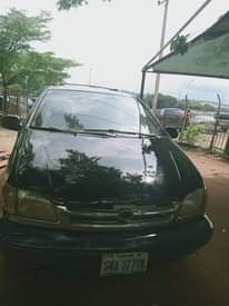 A picture of 2001 TOYOTA Sienna 4