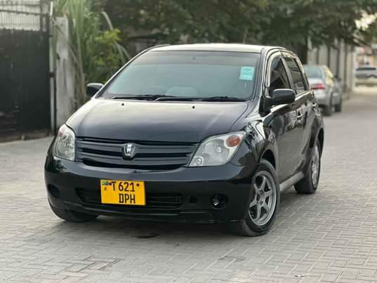 A picture of 2003 Toyota IST