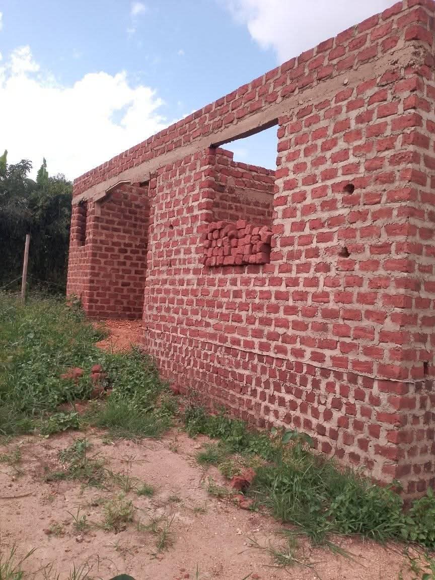 A picture of Plot and House