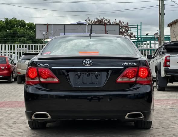 A picture of TOYOTA CROWN NEW MODEL