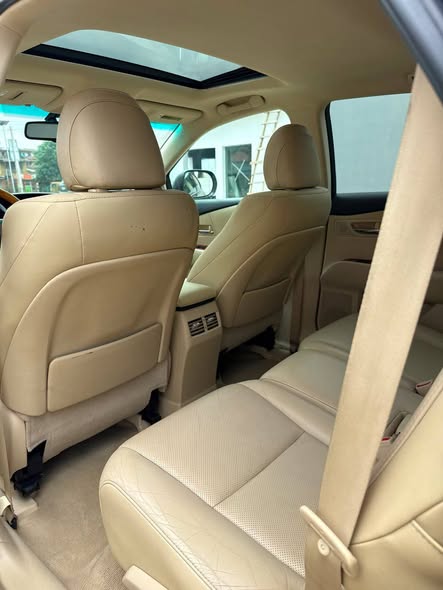 A picture of GIVEAWAY DISTRESS SALE 2010 LEXUS RX350 FULL OPTION FOREIGN USED