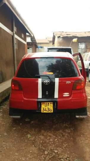 A picture of 2000 Toyota Vitz Suv