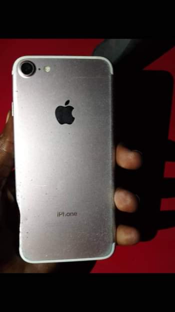 A picture of Awoof Iphone7 for sell with 128gb working perfectly price 75k