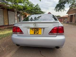 A picture of Toyota crown