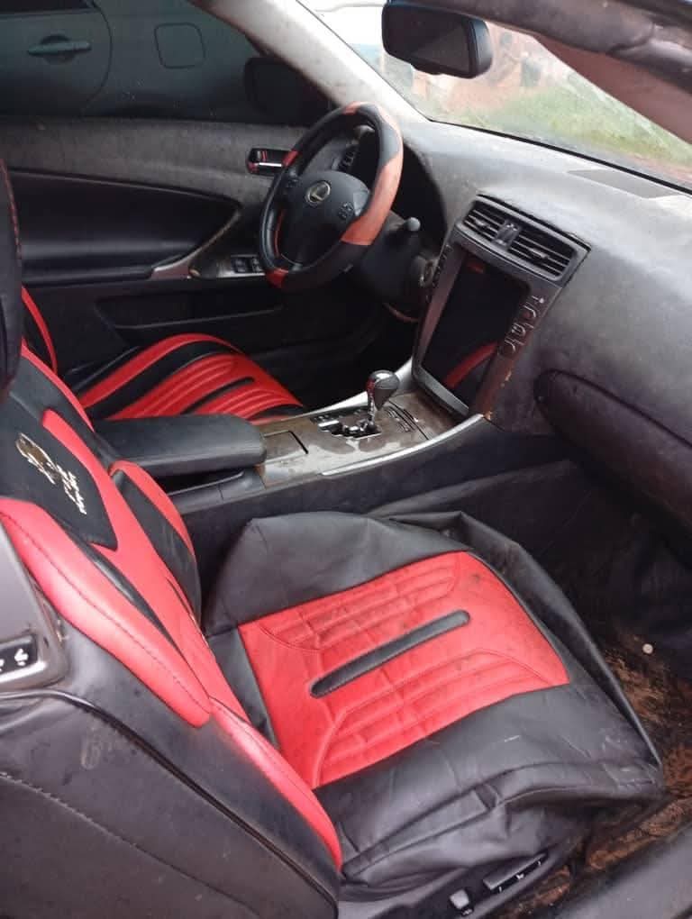 A picture of 2016 Lexus is 250