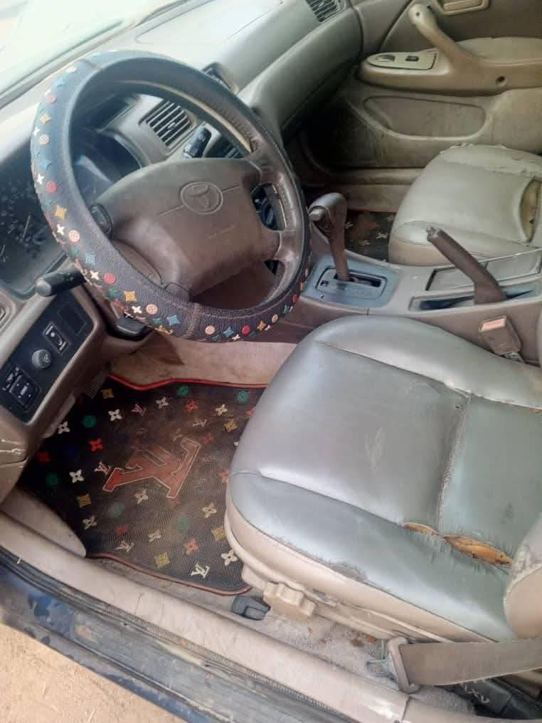A picture of 2000 Toyota camry