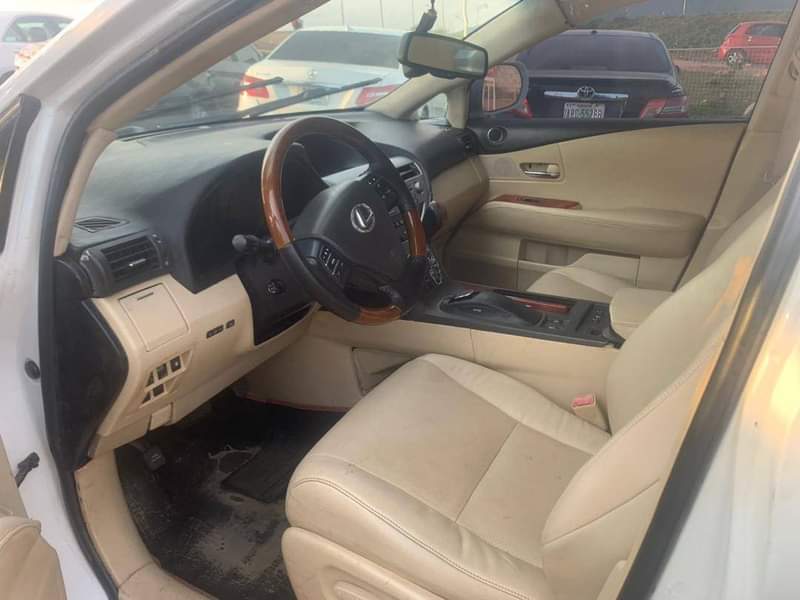 A picture of Another banger 2012 Lexus rx350 with engine and gear untampered