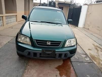 A picture of Honda CR V 2000 Model