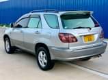 A picture of TOYOTA HARRIER OLD