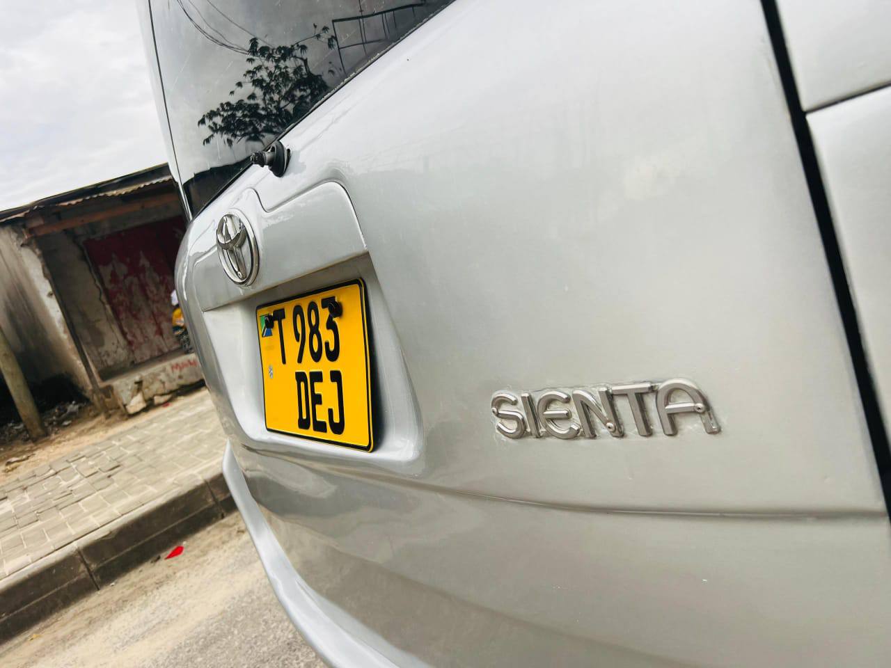 A picture of TOYOTA SIENTA
