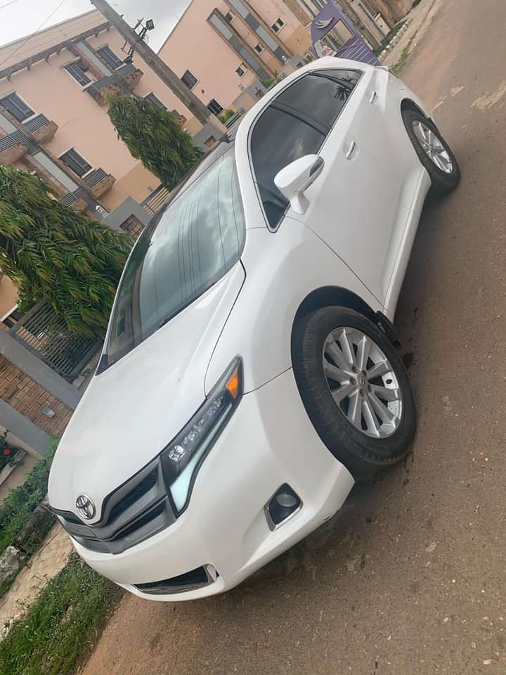 A picture of Toyota Venza 012
