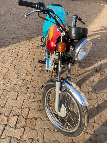 A picture of Boxer bajaj for sale Price 570k Location nyanya checking point