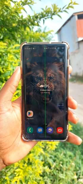 A picture of LETENI OFFER YENU JAMANI Samsung Galaxy S10 krek Moja ndgo