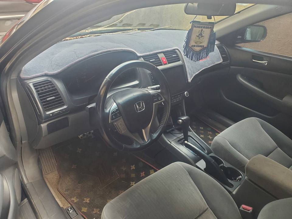 A picture of Honda accord 2006 v4