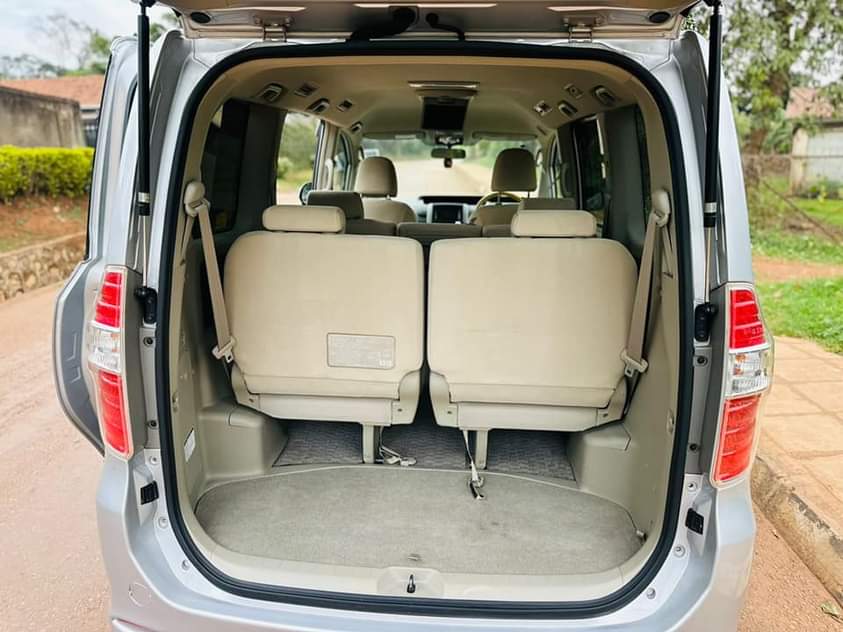 A picture of Noah si 2012 model 2.0vvti 38m neg Call me on
