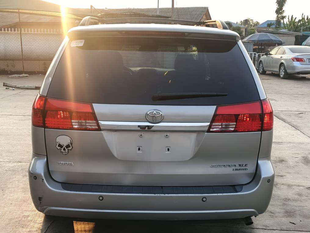 A picture of Toyota Sienna XLE LIMITED