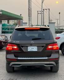A picture of FOREIGN USE 2014 MERCEDES BENZ ML350