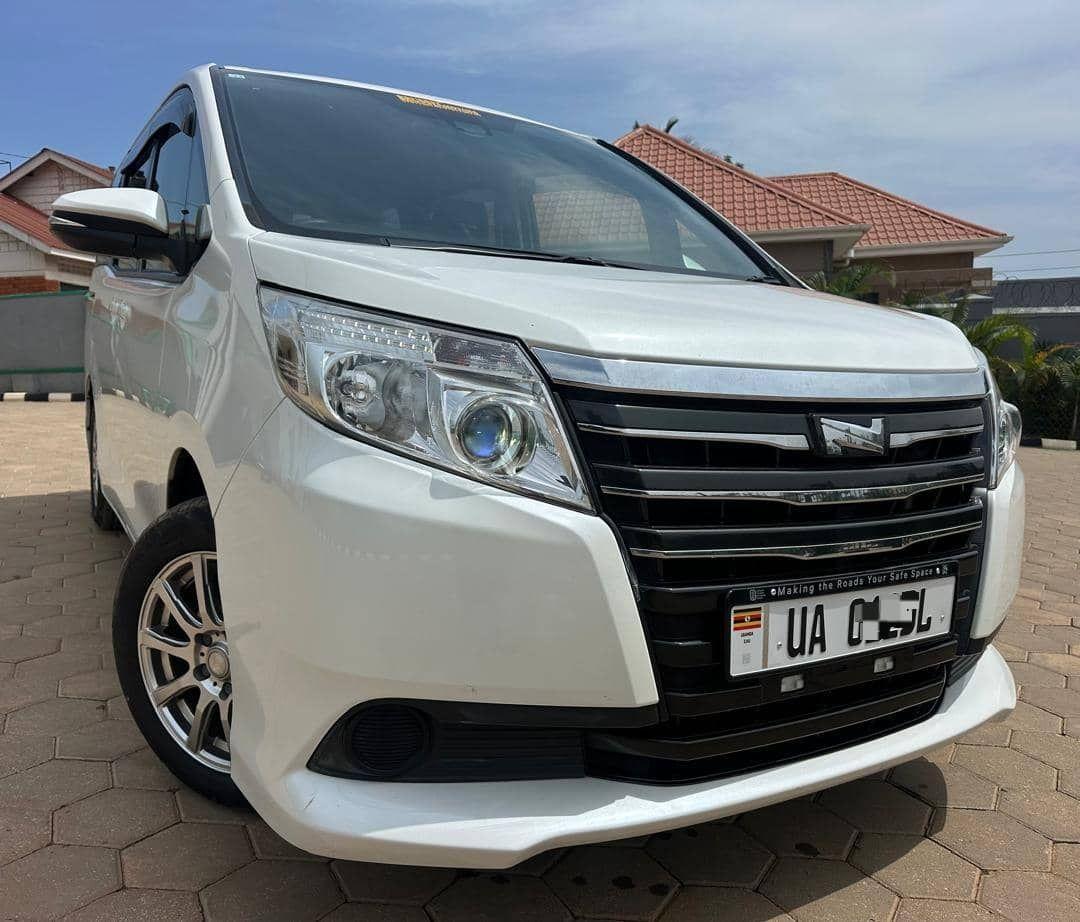 A picture of 2016 Toyota noah