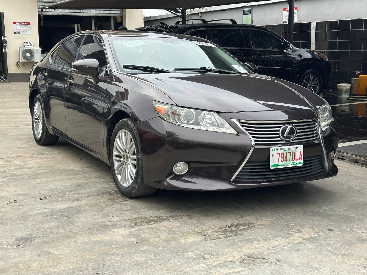 A picture of Lexus Es350 2013 Super clean Tokunbo Accident free minor rear