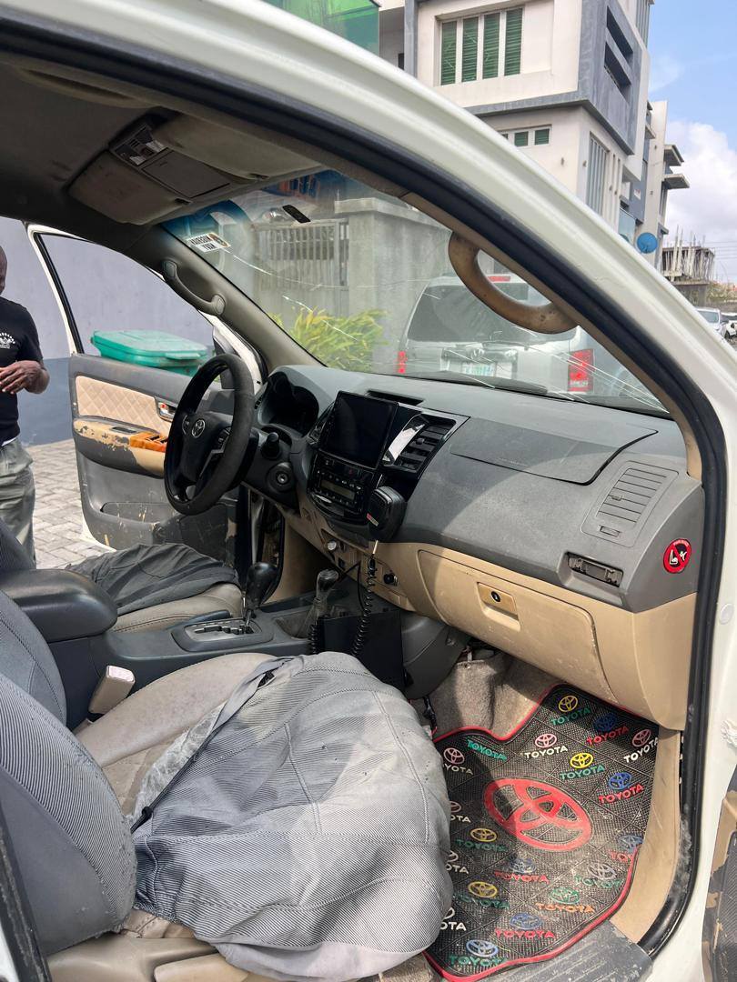 A picture of 2013 toyota hilux Automatic with auxiliary