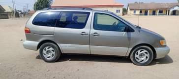 A picture of Sienna XLE 2001 model