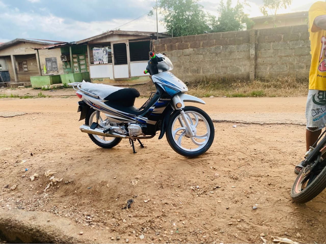 A picture of Haojue lucky bike
