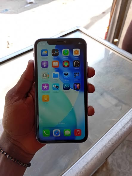 A picture of Iphone 11 plain