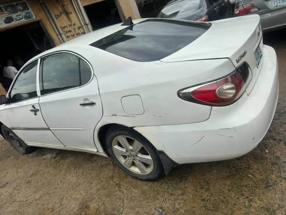 A picture of Lexus es300