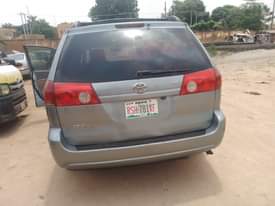 A picture of Toyota sienna for sale in a good condition engine and