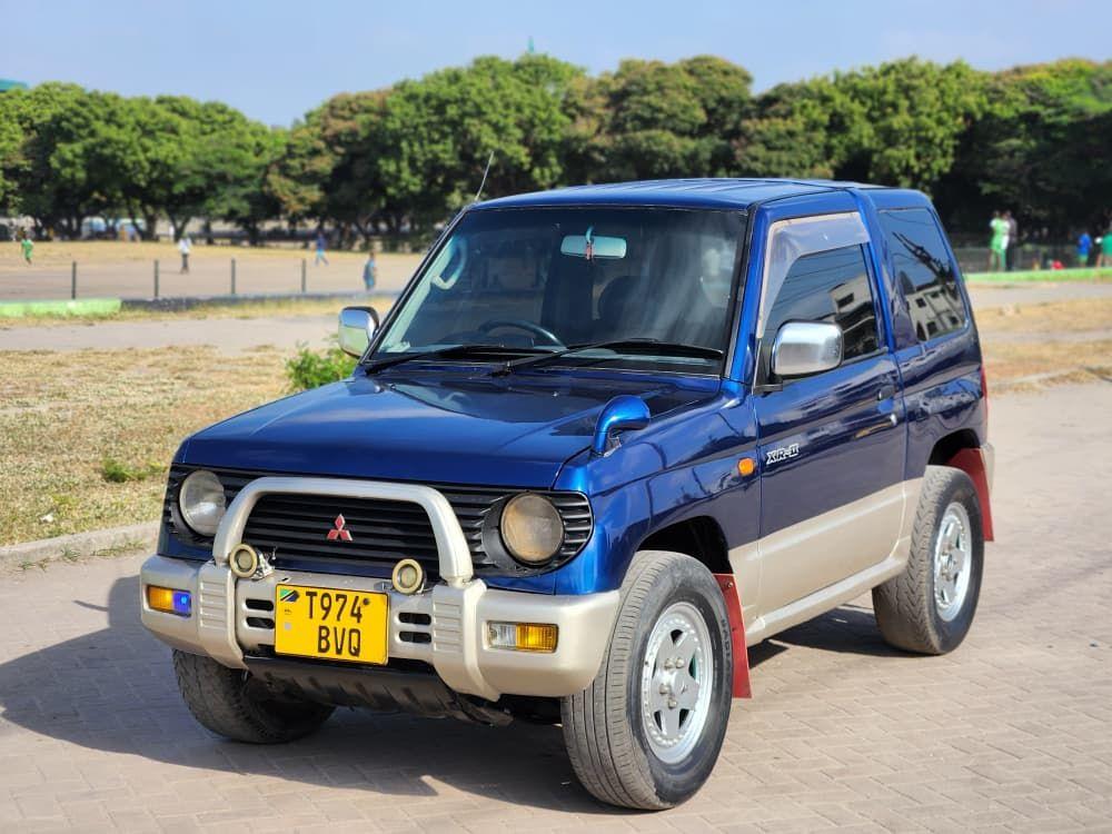 A picture of pajero mini
