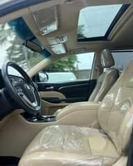 A picture of Komoko Motors FRESH OFF D BOAT 2014 TOYOTA HIGHLANDER LIMITED