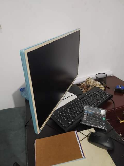 A picture of kioo cha pc SAMSANG full HD mafuta njoo na ofa