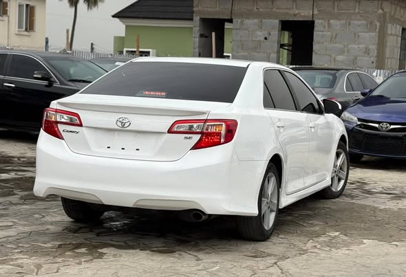 A picture of FOREIGN USED TOYOTA CAMRY SE 2014 SPORT 13 8M